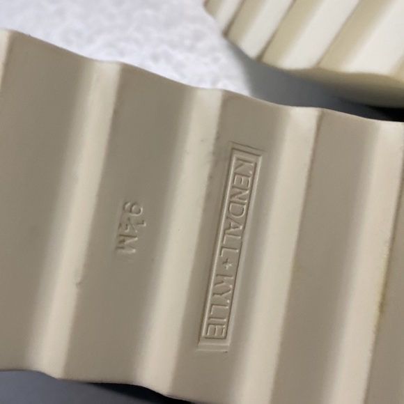 9.5 KENDALL AND KYLIE Tasha platform slip on sneakers - Picture 12 of 13